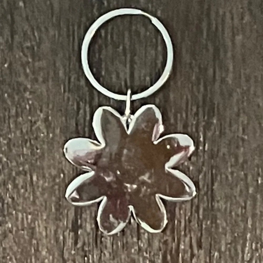 Daisy Key Ring - Picture 2 of 3